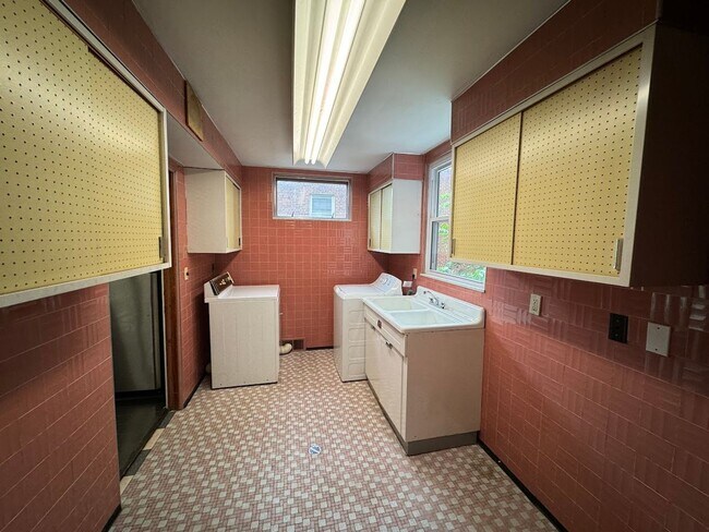 Building Photo - Incredibly Unique Property in the Heart of Shadyside!