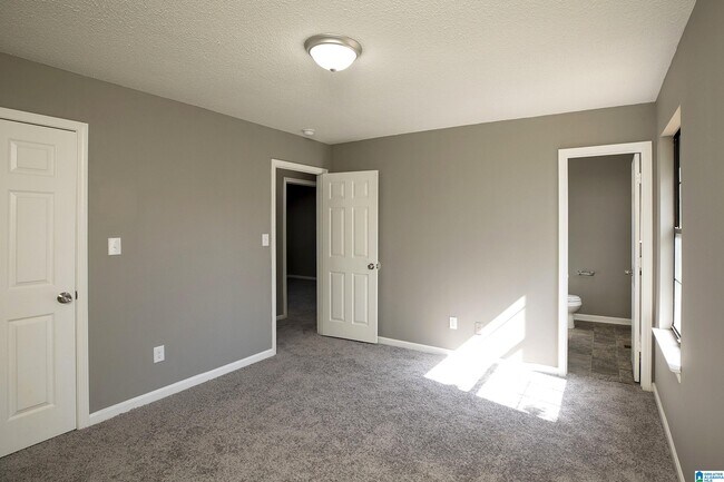 Building Photo - 2392 Zinnia Dr