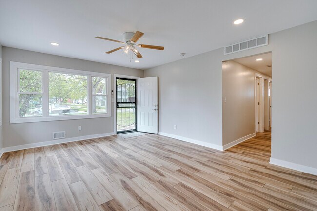 Building Photo - 1334 Miller Ave