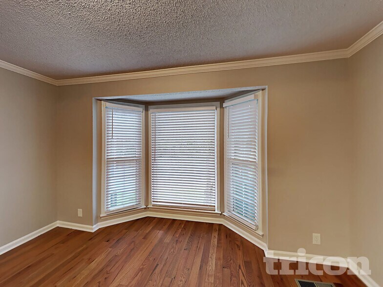 Building Photo - 2113 Putnam Ln