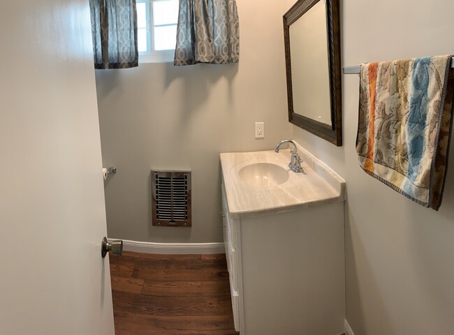 Second Bath - 401 S Rodeo Dr