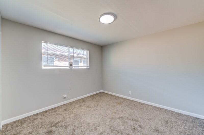 Building Photo - 10766 Tropic Dr