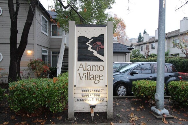 Building Photo - Alamo, Beautiful 1 bedroom 1 bath plus lof...