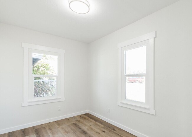 Building Photo - Welcome to your beautifully renovated single level home in the heart of Oceanside!