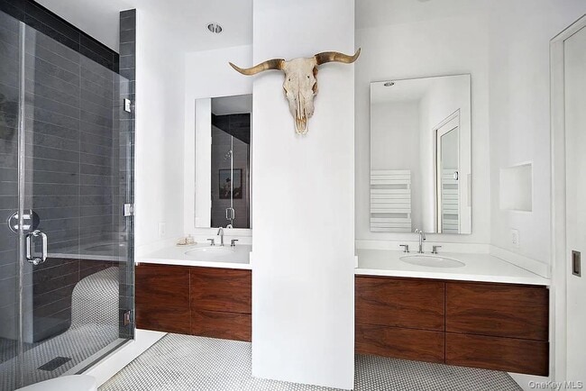 Building Photo - 366 Broadway