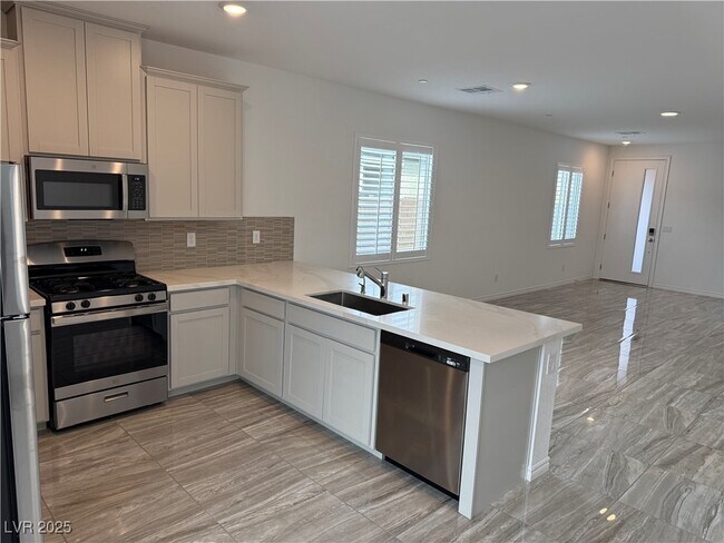 Building Photo - 212 Palisade Fls Ave