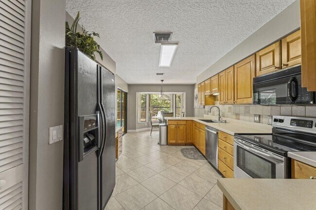 Building Photo - 13679 Callington Dr