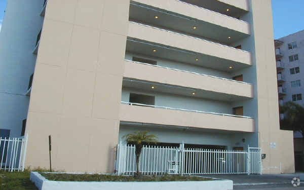 Building Photo - River Breeze Villas Condominiums