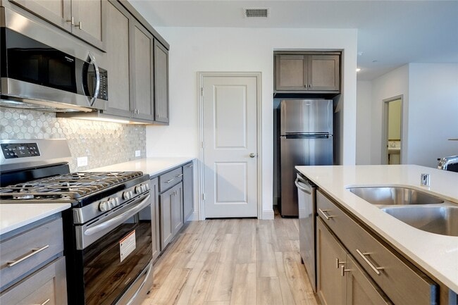 Building Photo - 3516 Zellwood Ln