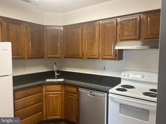 Building Photo - 1019 Ravens Crest Dr