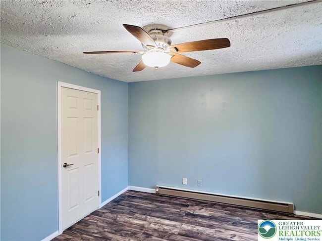 Building Photo - 402 S Bradford St