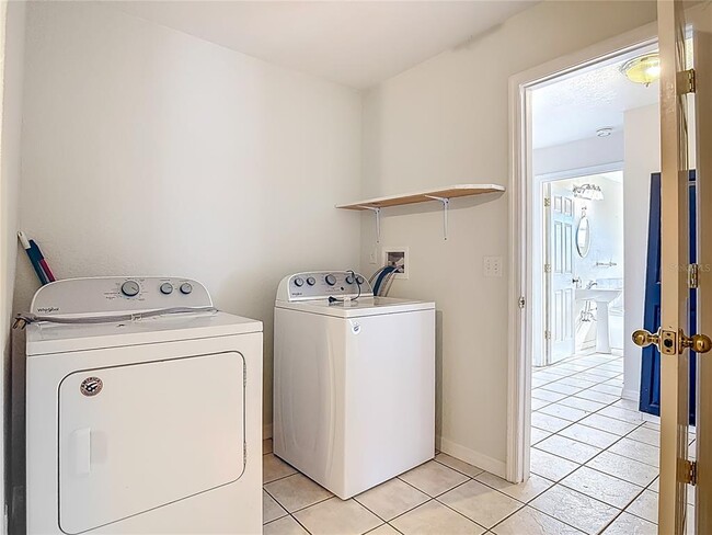 Building Photo - 111 Colomba Rd