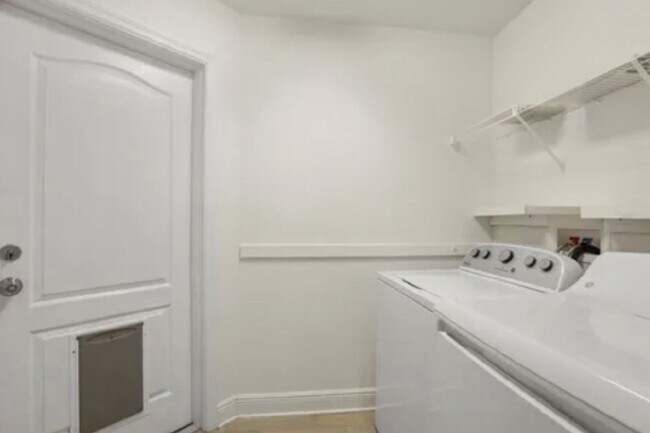Building Photo - 30429 Island Club Dr