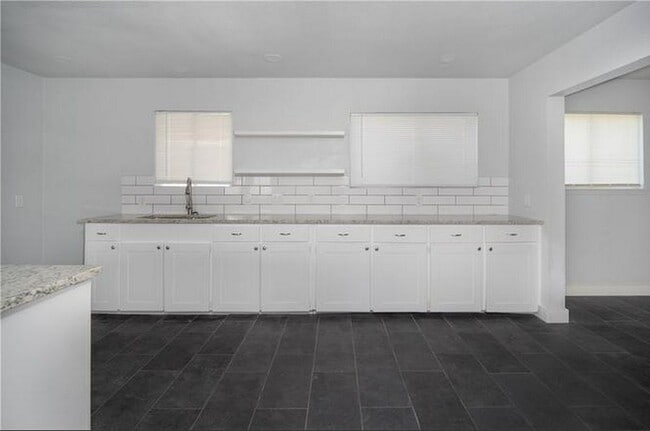Building Photo - 4013 Kingston Dr