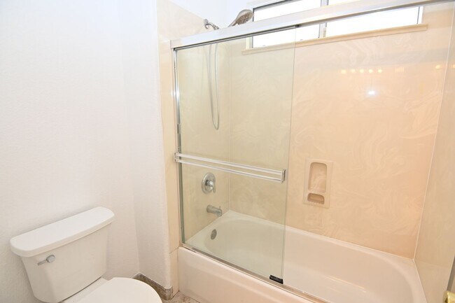 Building Photo - Stunning 5-Bedroom 3 bath 2 story Home in Prime North San Jose Location.