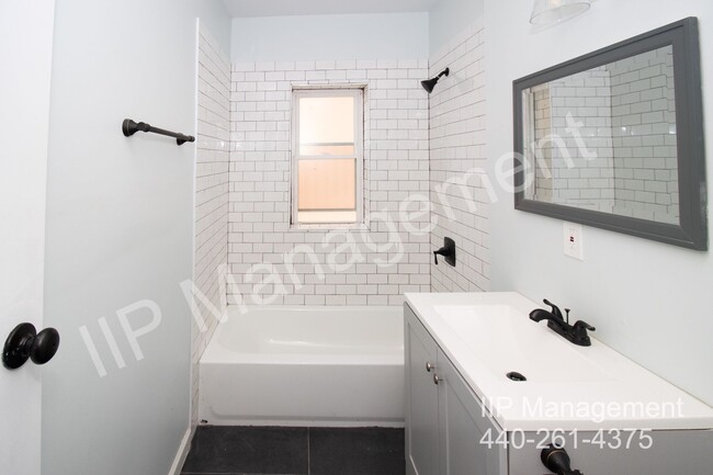 Building Photo - Fully Remodeled Cleveland East Side Beauti...