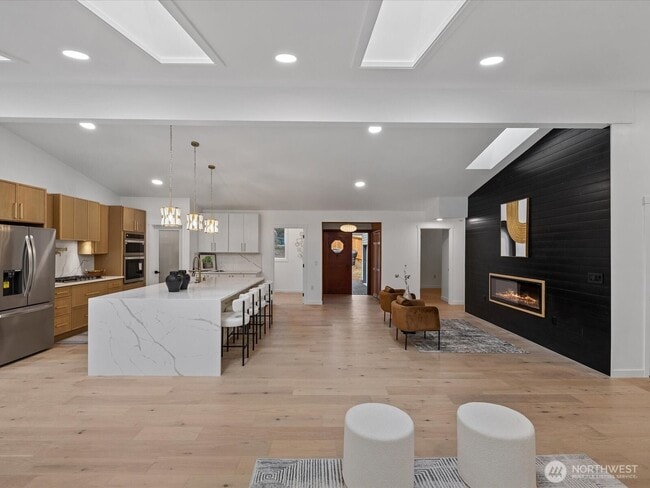 Building Photo - 14244 Redmond