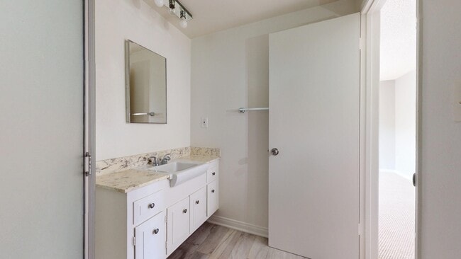 Building Photo - 1306 Amethyst St