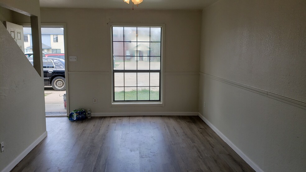 Building Photo - 1106 Shanarae Cir