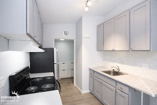 Building Photo - 1Bdm 1Ba Apartment in the Heart of Las Vegas