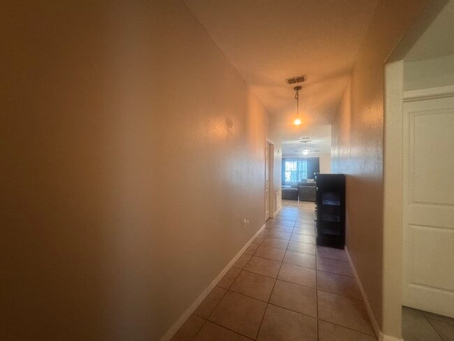 Building Photo - Beautifully Designed 4 Bedroom, 2 Bath Home