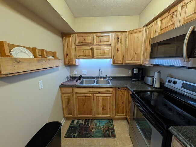 Building Photo - Riverstone Apartments