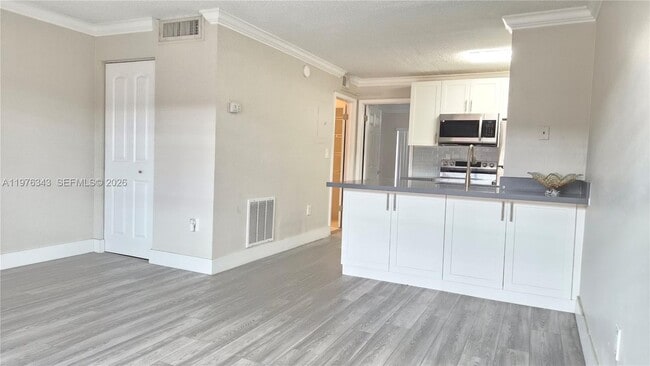 Building Photo - 7220 Fairway Dr