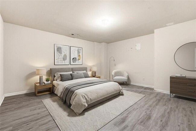 Building Photo - 6199 Thorncrest Dr