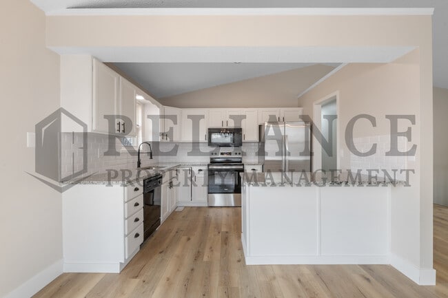 Building Photo - 215 Peachwood Dr