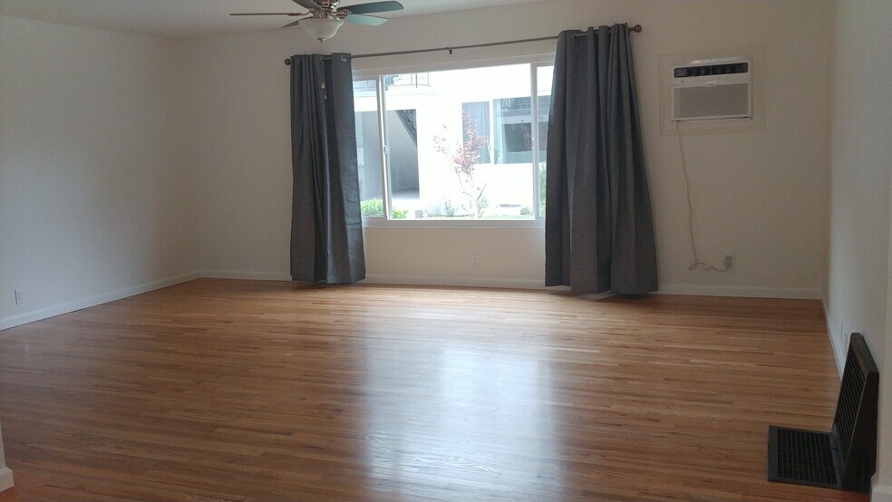 Building Photo - 1714 Grevelia St