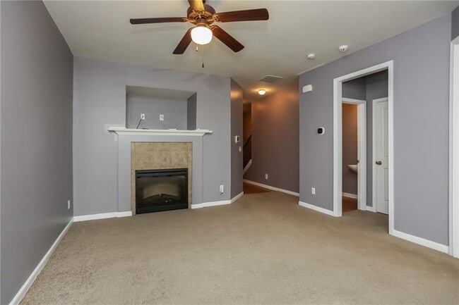 Building Photo - 2860 Ridgeview Dr