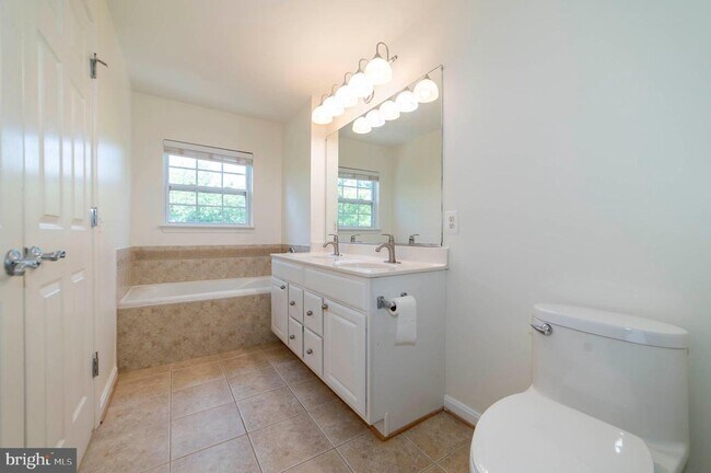 Building Photo - 4191 Lochleven Tr