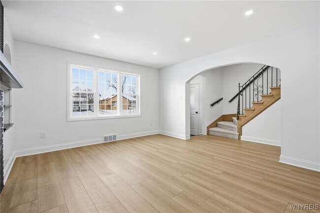 Building Photo - 219 Louvaine Dr