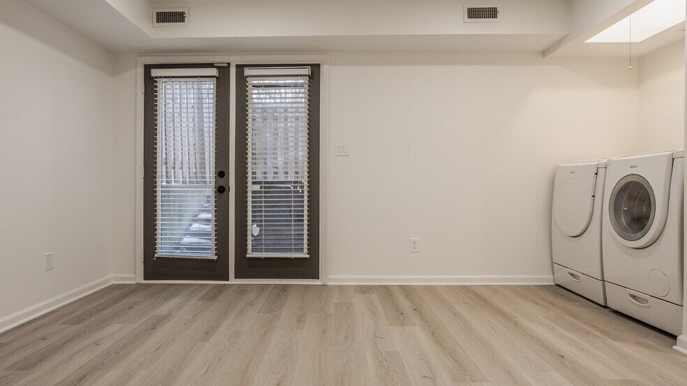 Building Photo - 414 N Park Ave