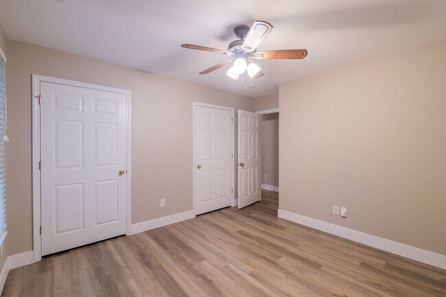 Building Photo - Cozy newly renovated 4 bedroom home on Hic...