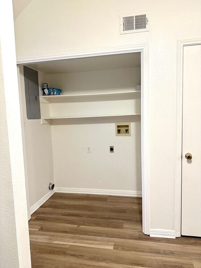 Building Photo - 2908 Whisper Oaks Ln