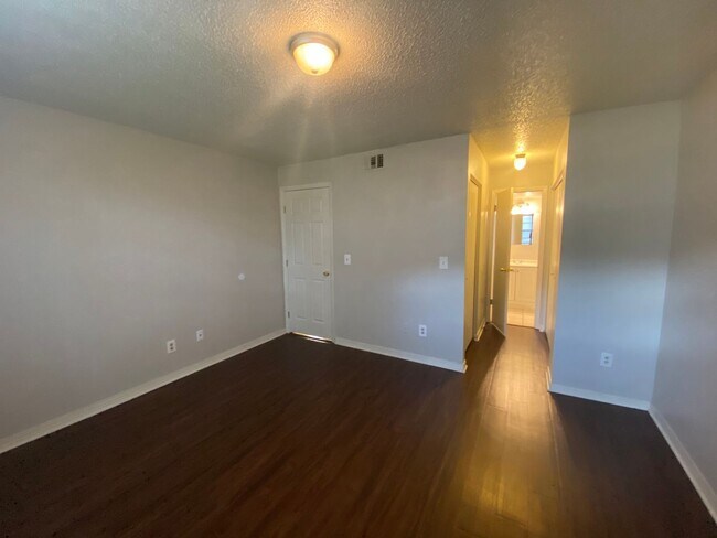 Building Photo - 469 Crabapple Ct