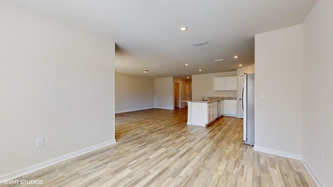 Building Photo - 400 Whispering Creek Ave