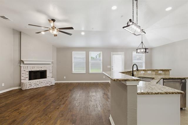 Building Photo - 1006 Lake Dallas Dr
