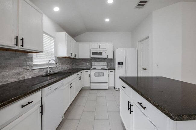 Building Photo - 2108 Kane Cove