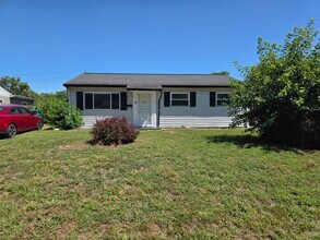 Building Photo - Very Cute 3bd/1bath home