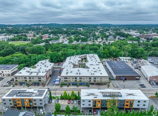 Building Photo - 350 Pleasant St