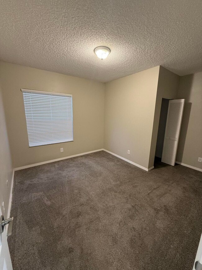 Building Photo - 8705 Vía Giula