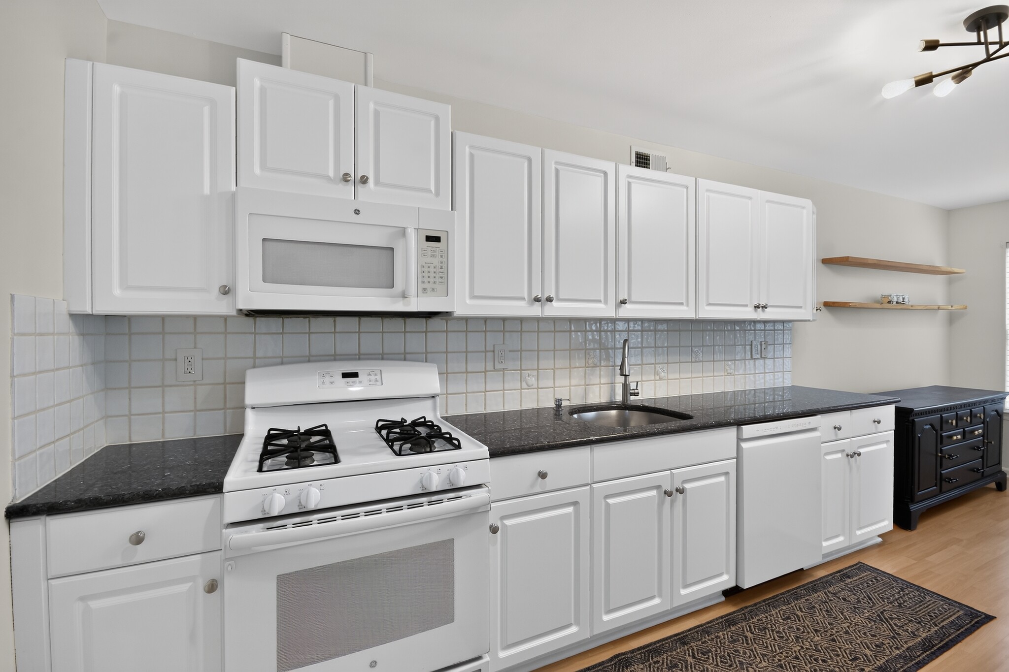 Building Photo - 574 Beachway Ave