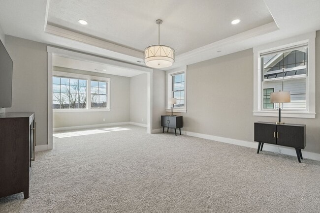 Building Photo - Luxurious, Fully Furnished Townhome       ...