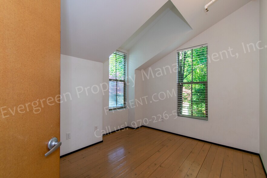 Building Photo - 318 W Myrtle St