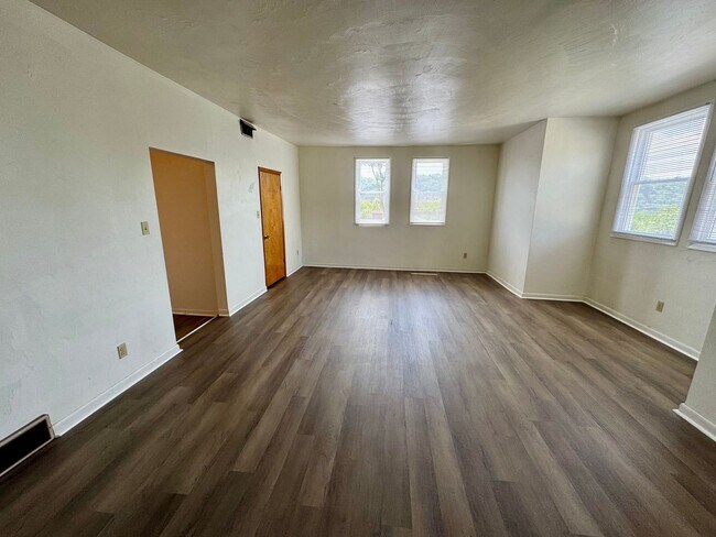 Building Photo - 212 N Highland Ave