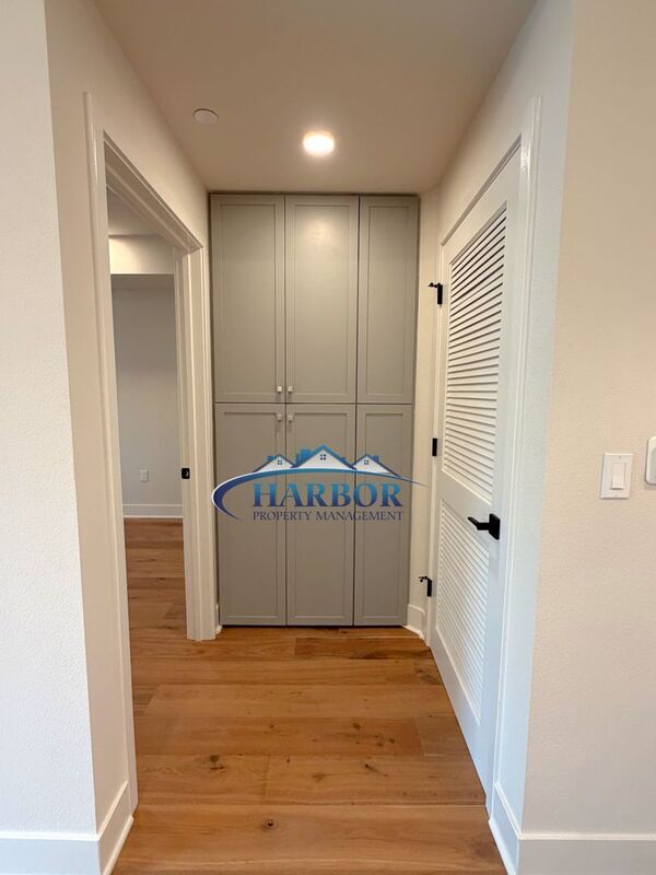 Building Photo - 927 Deep Valley Dr