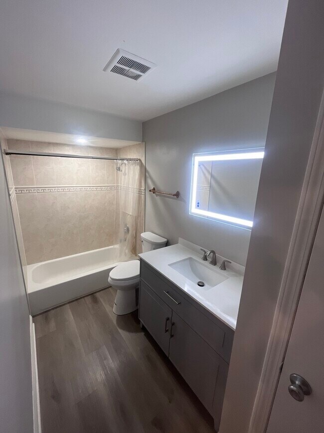 Building Photo - 8814 Briar Ct