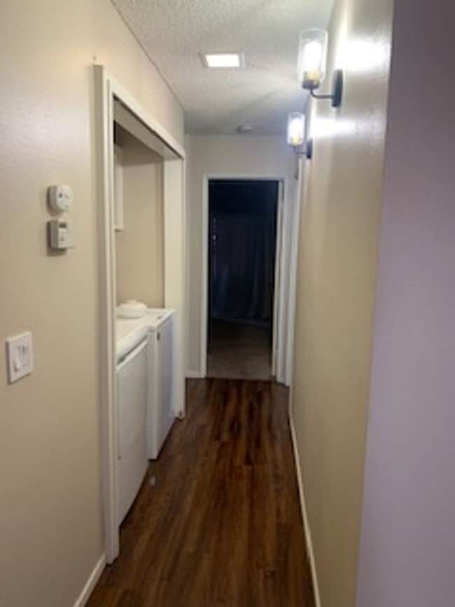 Building Photo - 2 Bedroom 1 Story Town Home